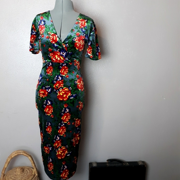 Zara Dresses & Skirts - NEW Zara floral velvet midi dress